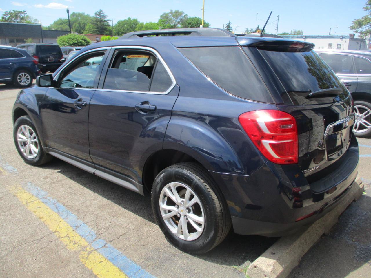 Used 2017 Chevrolet Equinox LT w/ Convenience Package FWD image 4