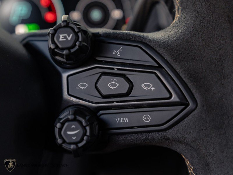 Used 2025 Lamborghini Revuelto AWD/4WD image 36