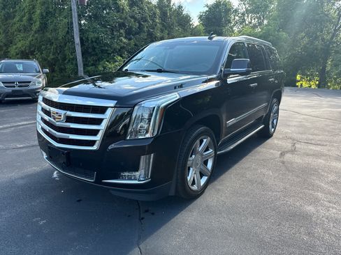Used 2019 Cadillac Escalade Luxury AWD/4WD image 7