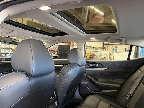 Used 2019 Nissan Maxima 3.5 SL w/ Floor Mat Group FWD image 13