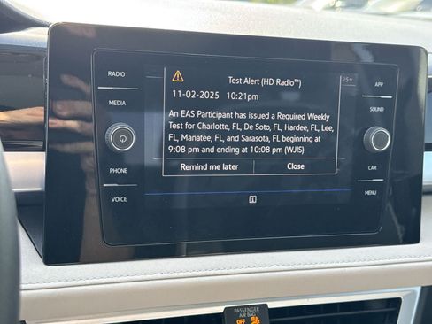 Certified 2025 Volkswagen Taos SE w/ Panoramic Sunroof Package FWD image 35