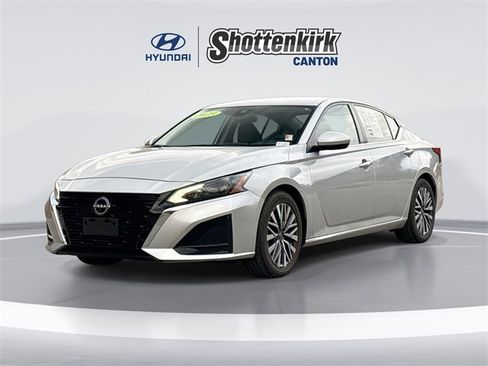 Used 2023 Nissan Altima 2.5 SV image 1