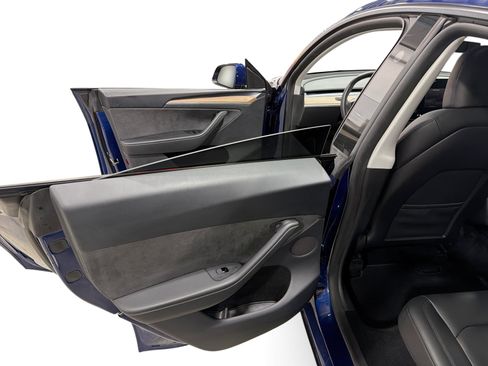 Certified 2023 Tesla Model Y Long Range AWD/4WD image 10
