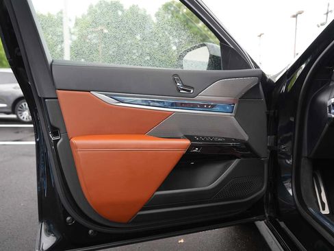 Used 2024 BMW 760i xDrive w/ Executive Package AWD/4WD image 16