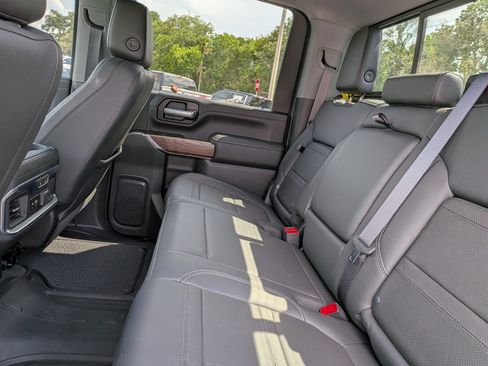 Used 2021 GMC Sierra 2500 Denali w/ Denali Black Diamond Edition AWD/4WD image 17