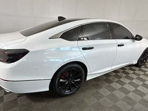 Used 2022 Honda Accord EX-L image 2