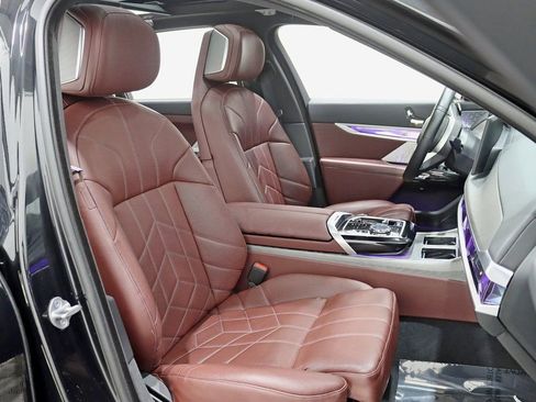 Used 2023 BMW i7 xDrive60 w/ Executive Package 2 image 31