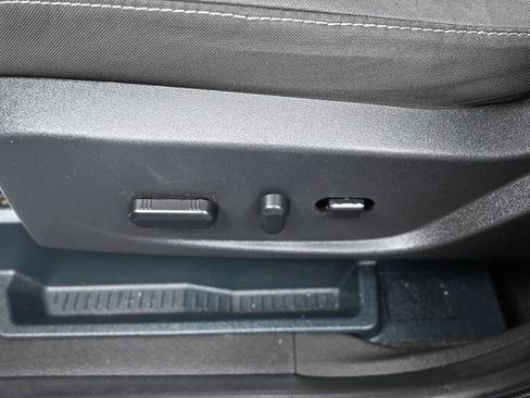 Used 2016 Ford Escape SE w/ Equipment Group 201A FWD image 11