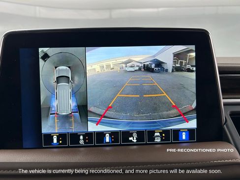 Used 2023 Chevrolet Suburban High Country image 21