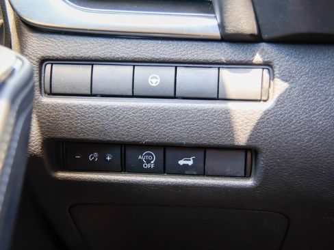 Used 2025 Nissan Rogue SV FWD image 17