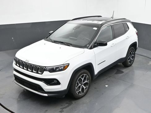 Used 2025 Jeep Compass Limited AWD/4WD image 33