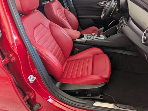 Used 2022 Alfa Romeo Giulia Veloce RWD image 21