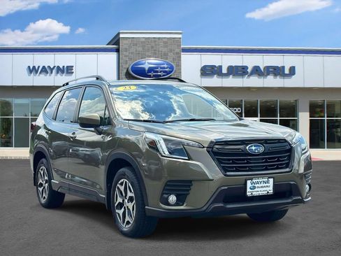 Used 2023 Subaru Forester Premium AWD/4WD image 1