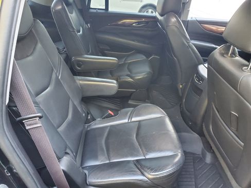 Used 2015 Cadillac Escalade Luxury image 36