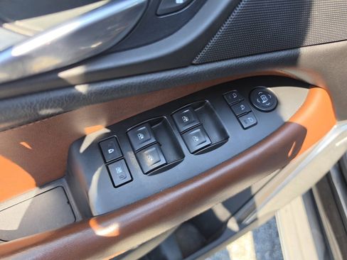 Used 2016 Cadillac Escalade ESV Luxury AWD/4WD image 7