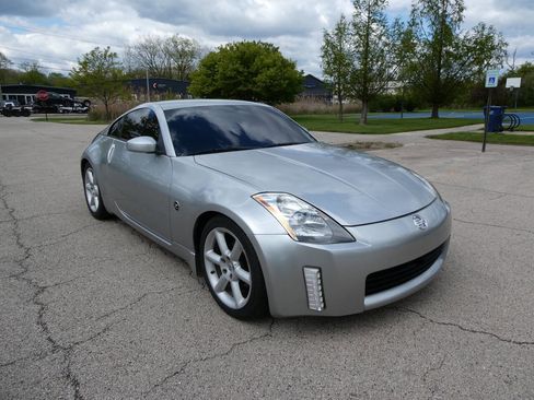 Used 2004 Nissan 350Z Touring w/ Cargo Convenience Pkg RWD image 3