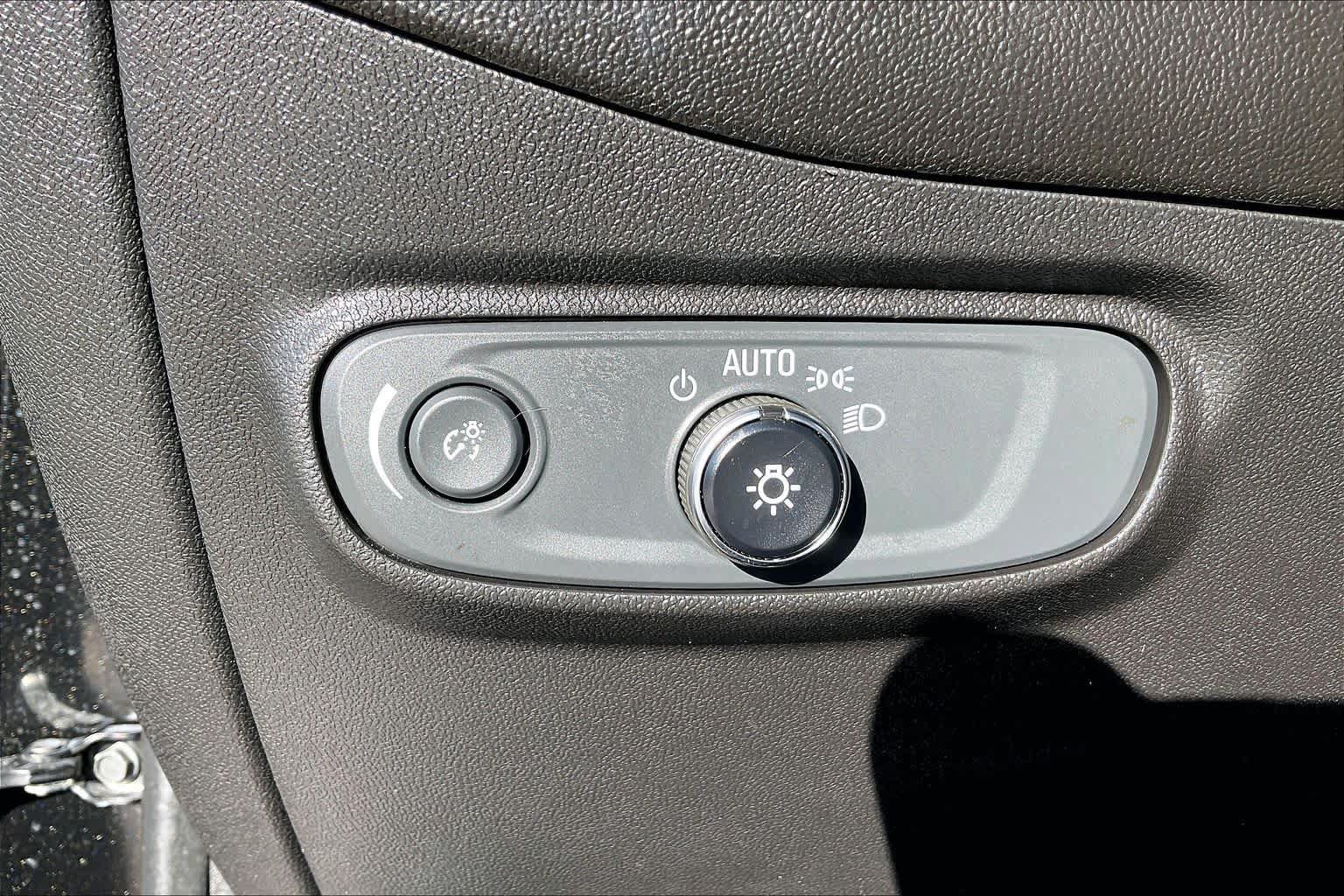 Used 2019 Chevrolet Equinox LT FWD image 36