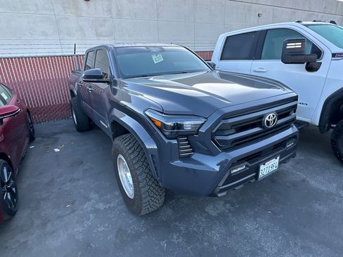 Used 2025 Toyota Tacoma SR5 image 2