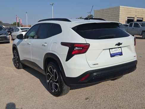 Used 2025 Chevrolet Trax RS w/ Sunroof Package FWD image 6