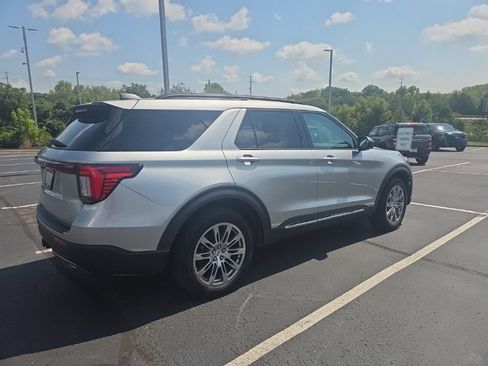 Used 2025 Ford Explorer Active w/ Active Comfort Package AWD/4WD image 5