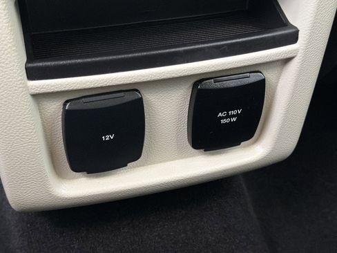 Used 2019 Ford Edge Titanium image 23