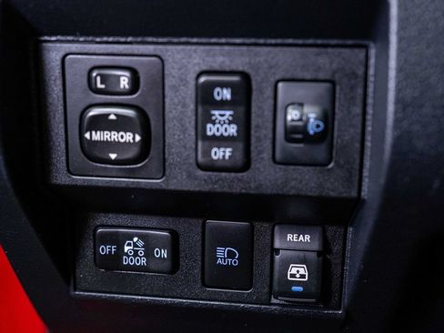 Used 2018 Toyota Tundra SR5 w/ TRD Off Road Package AWD/4WD image 27