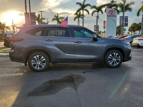 Used 2023 Toyota Highlander XLE FWD image 13