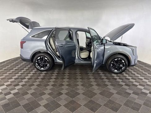 Certified 2025 Kia Sorento S AWD/4WD image 15