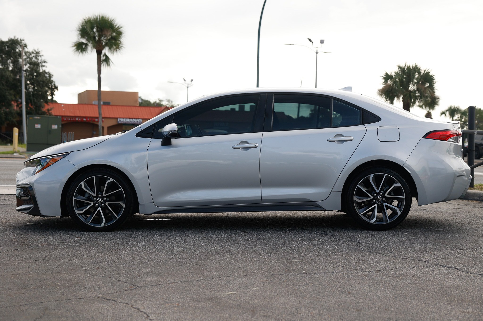 Used 2022 Toyota Corolla SE FWD image 4
