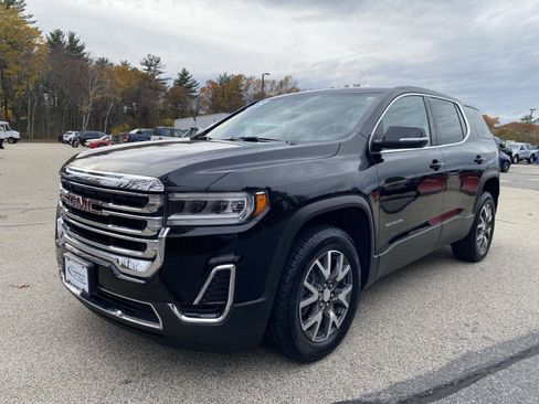 Used 2023 GMC Acadia SLE image 3