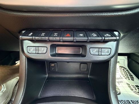 Used 2018 Chevrolet Colorado ZR2 w/ LPO, Premium Interior Package AWD/4WD image 36