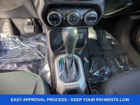 Used 2017 Jeep Renegade Latitude w/ Safety & Security Group image 25