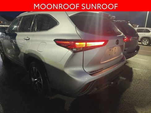 Used 2022 Toyota Highlander XLE image 4