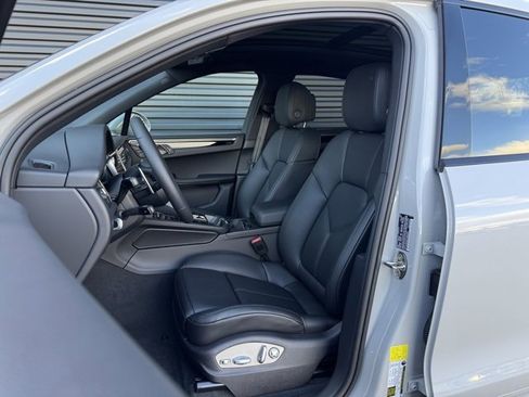 New 2026 Porsche Macan image 5