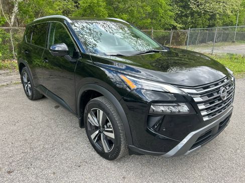 Used 2024 Nissan Rogue SL image 3