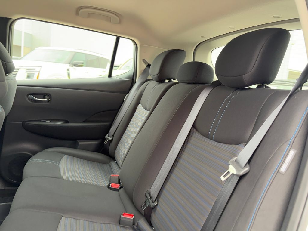 Used 2025 Nissan Leaf S FWD image 27
