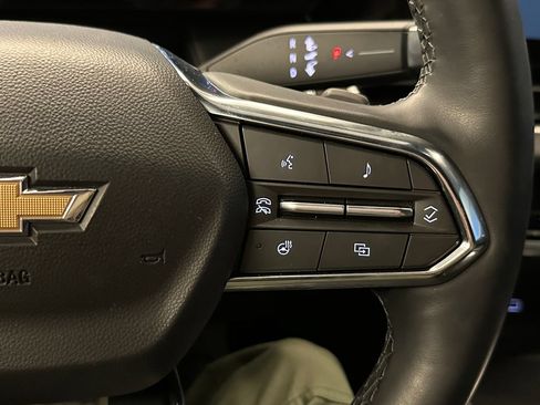 Used 2025 Chevrolet Equinox LT w/ Safety and Technology Package AWD/4WD image 12