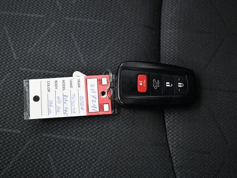 Used 2024 Toyota RAV4 XLE w/ Convenience Package FWD image 28