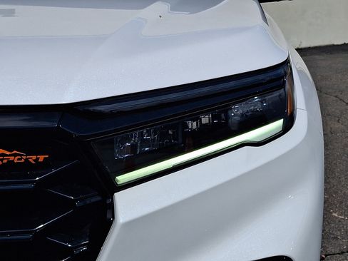 Used 2024 Honda Pilot TrailSport image 9