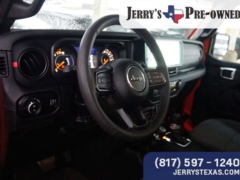 Used 2025 Jeep Gladiator Rubicon w/ Convenience Group AWD/4WD image 19