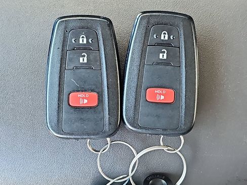 Used 2021 Toyota C-HR Limited image 37