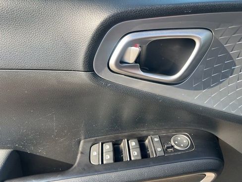 Used 2023 Kia Soul LX w/ Option Group 015 image 17