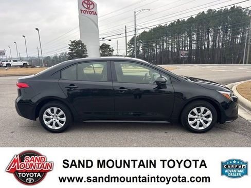 Used 2024 Toyota Corolla LE image 2