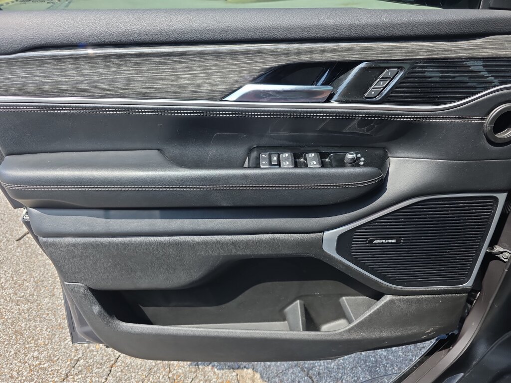 Used 2022 Jeep Wagoneer Series II RWD image 18