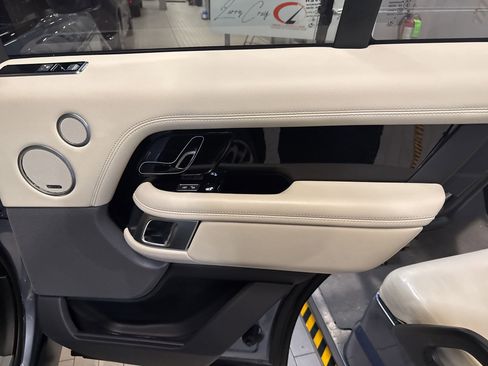 Used 2020 Land Rover Range Rover HSE image 11