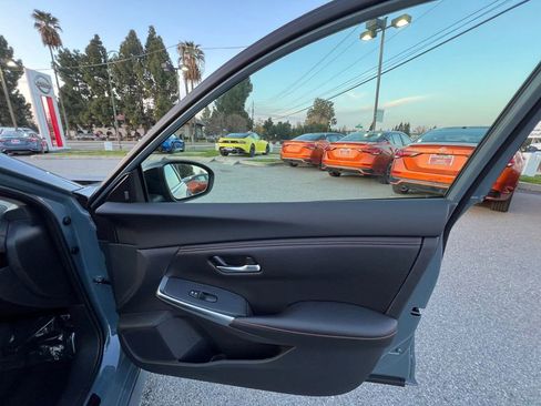 Certified 2025 Nissan Sentra SR image 29