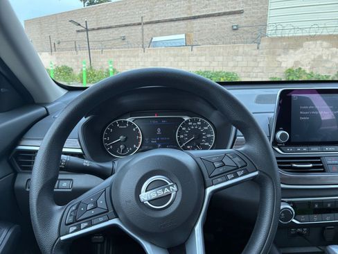 Used 2025 Nissan Altima 2.5 SV image 36