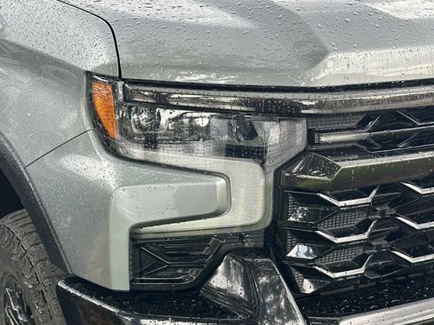 Used 2023 Chevrolet Silverado 1500 ZR2 w/ Technology Package AWD/4WD image 9