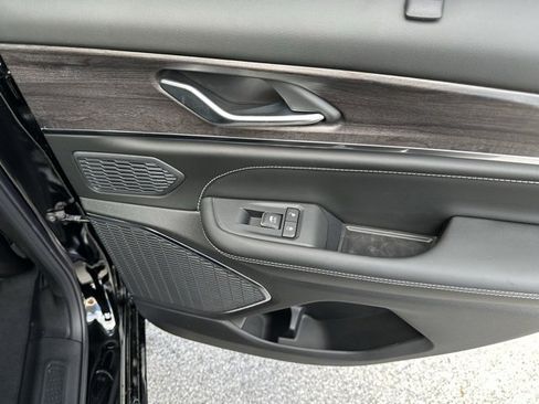 New 2025 Jeep Grand Cherokee Overland image 16