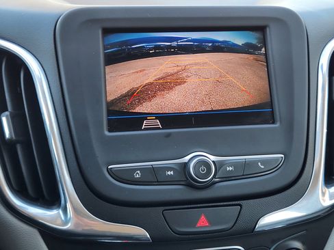 Used 2020 Chevrolet Equinox LS image 17